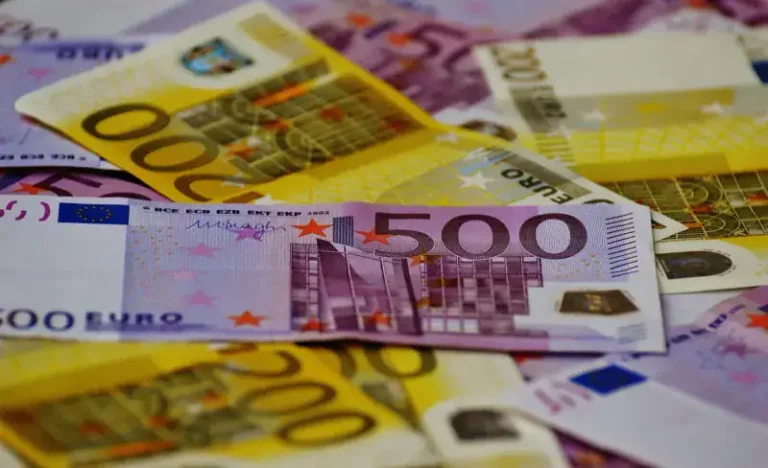 Altının gram fiyatı 6 bin 214 lira seviyesinde işlem görüyor