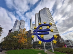 ECB faiz oranları Ekim'de değişiklik göstermedi