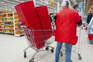 Aldi ve Lidl, büyük marketlerle aynı rekabet koşullarına geçiyor